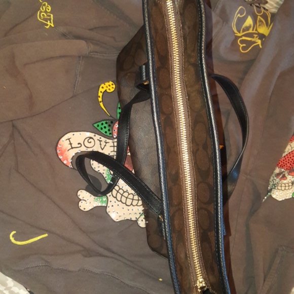 Classic Coach Purse - Picture 4 of 6